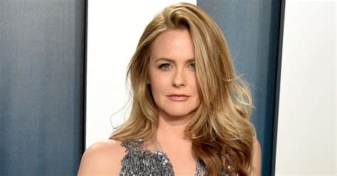 Alicia Silverstone Poses Nude For New PETA Campaign